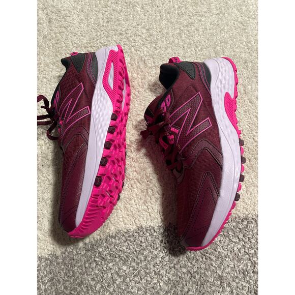 New Balance Women's Size 9.5 Lightweight Trail Running Shoes Dark Red Pink - Picture 6 of 10